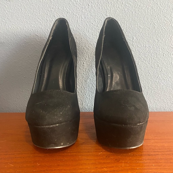 Charlotte Russe Suede Platform Pumps In Black Size 7 in good preowned condition - Picture 2 of 7